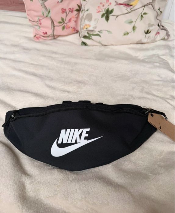 Nerka Nike czarna saszetka biodrowa nowa z metką