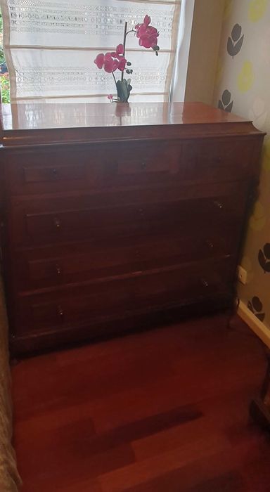 Cómoda Romântica em bom estado
