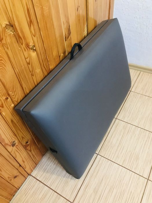 Массажная кушетка.