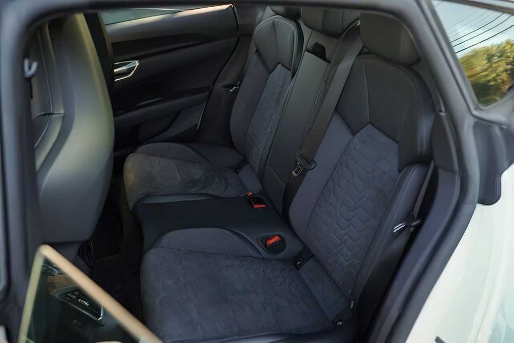 Audi e-tron      2022