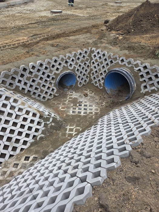 Roboty ziemne, kanalizacja, utwardzenie podłoża