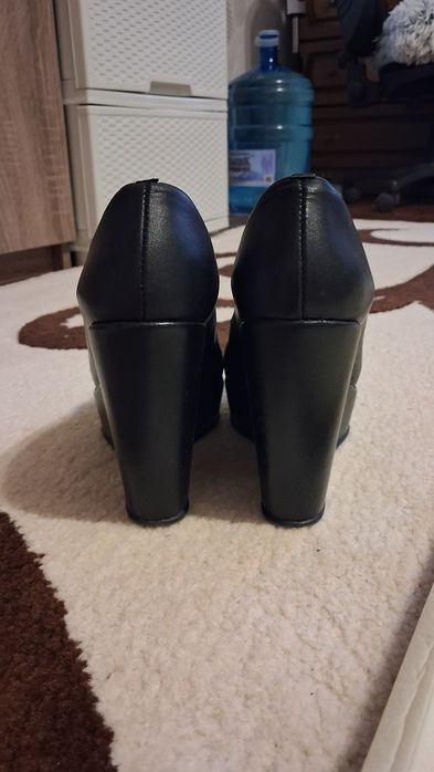 Продам босоножки и туфли