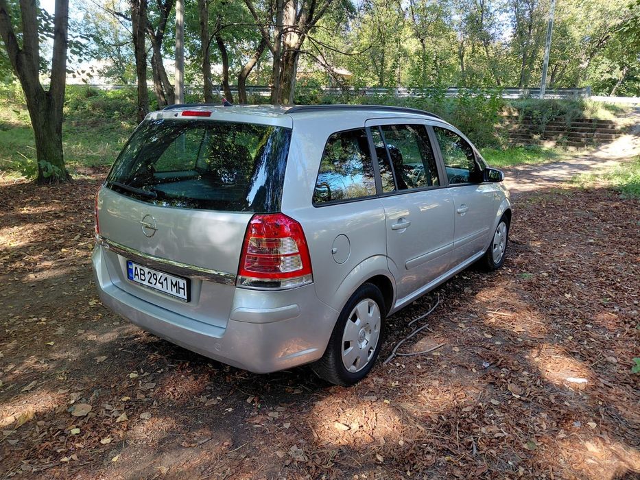 Авто Опель Зафіра