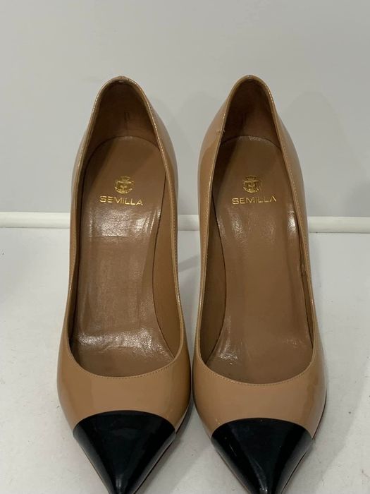 Лаковані жіночі туфлі в чудовому стані