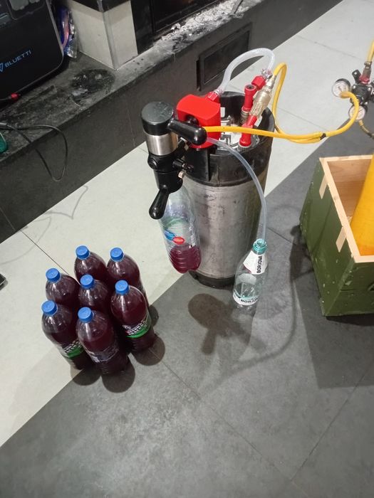Cornelius , coca-cola , pegas , система розливу та карбонізації  та зберігання газованих напоїв  .