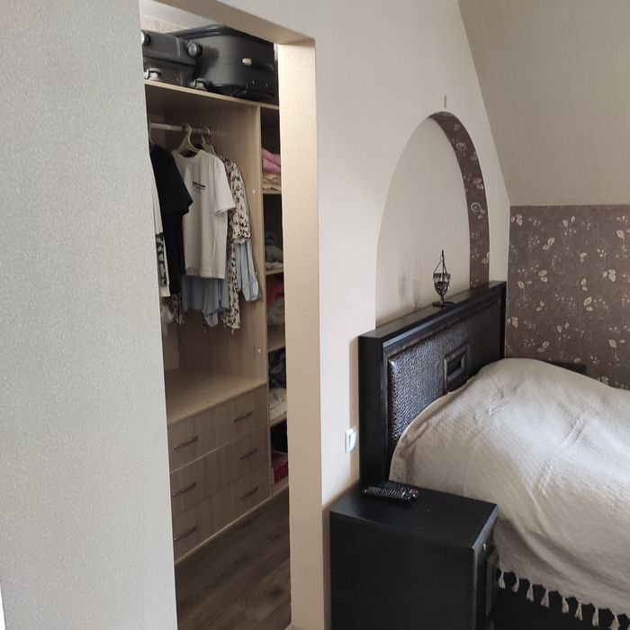 Продається будинок 142м2, 4 кімнати, 6 соток землі, 2 санвузла.