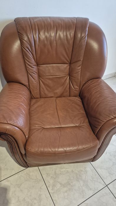 Vendo sofas de couro.