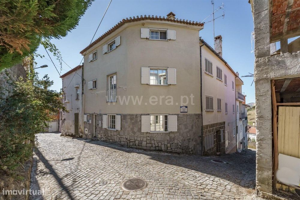 Moradia em Banda T2 / Covilhã, Peso