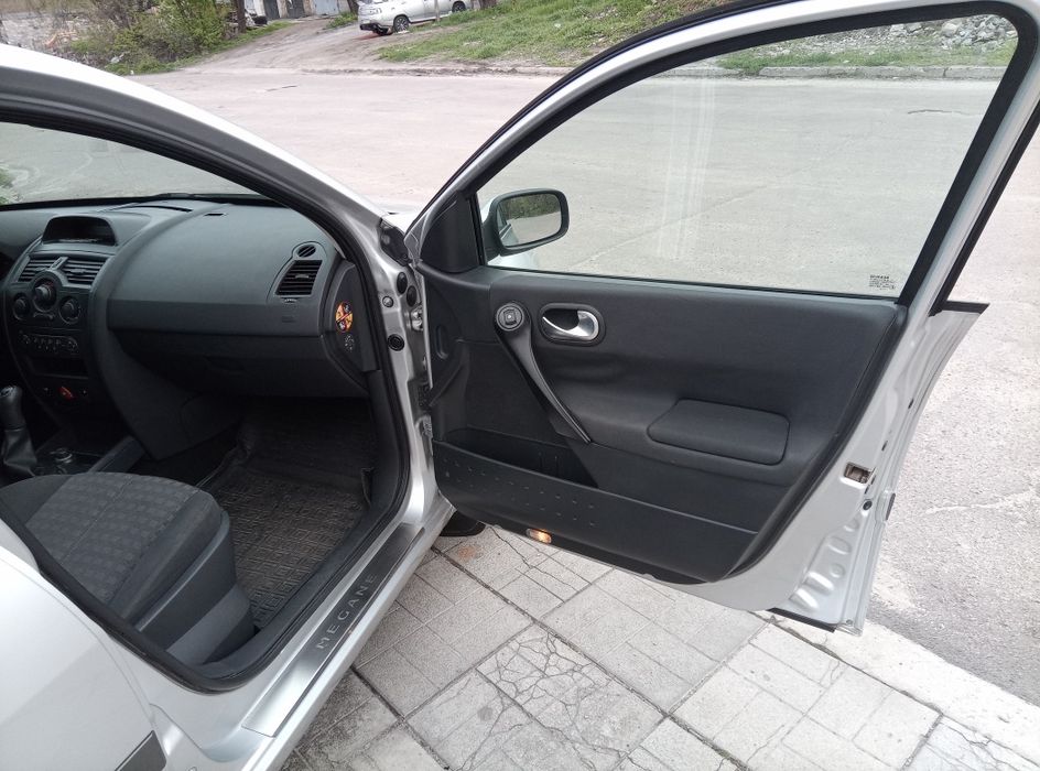 Легковой автомобиль Рено Меган