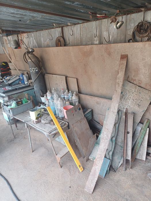 Продам два листа металлические толщина 5 мм.