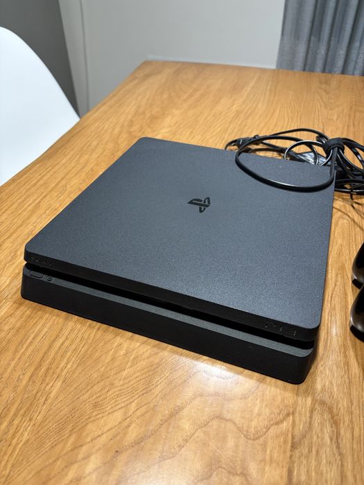 ps4 slim 1tb + 2 controllers