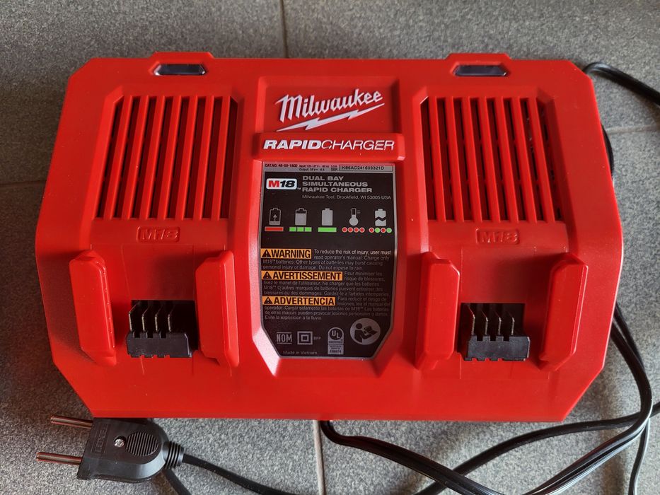 Зарядний пристрій milwaukee м12 M18