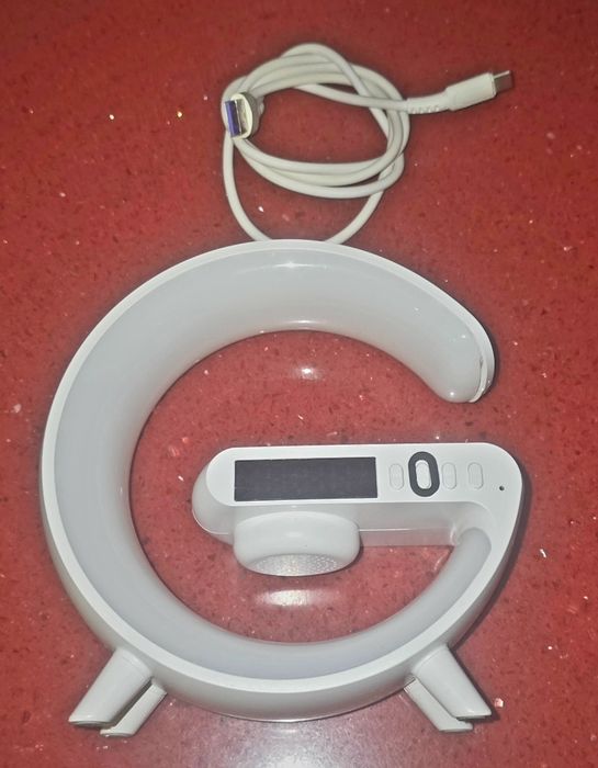 Candeeiro LED inteligente com Coluna Bluetooth  e Carregador.