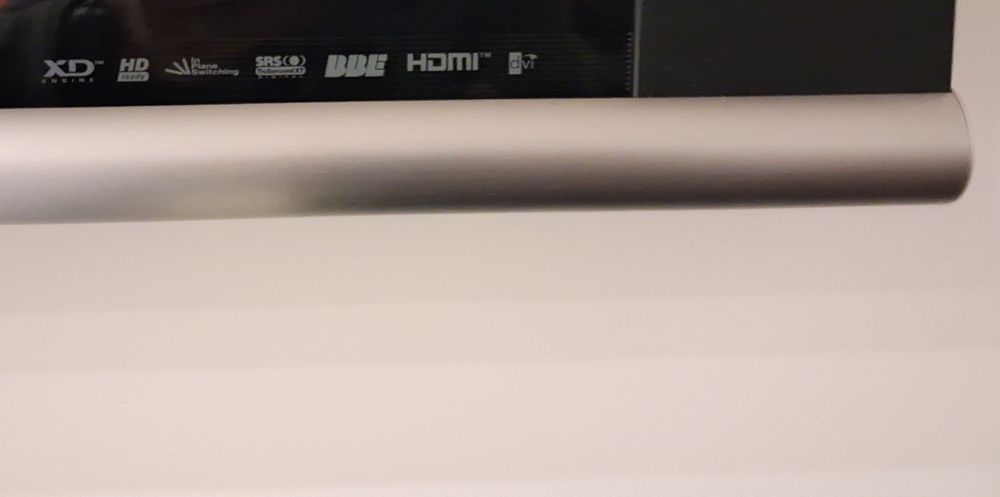 Televisão da marca LG + comando