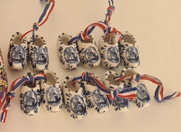 Lote Souvenirs da Holanda - Tamancos de cerâmica + Miniaturas em Cerâmica Delft