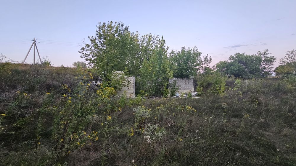 Продам земельну ділянку з фундаментом Черняхівка