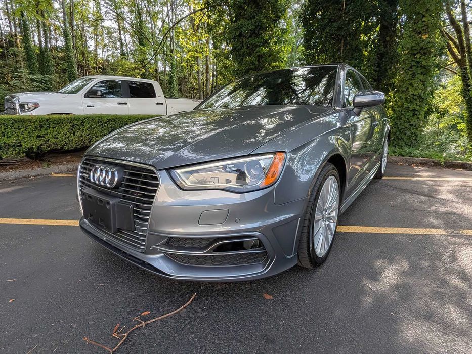 Audi A3 e-tron      2016