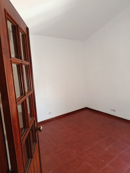 Arrenda se sótão t2