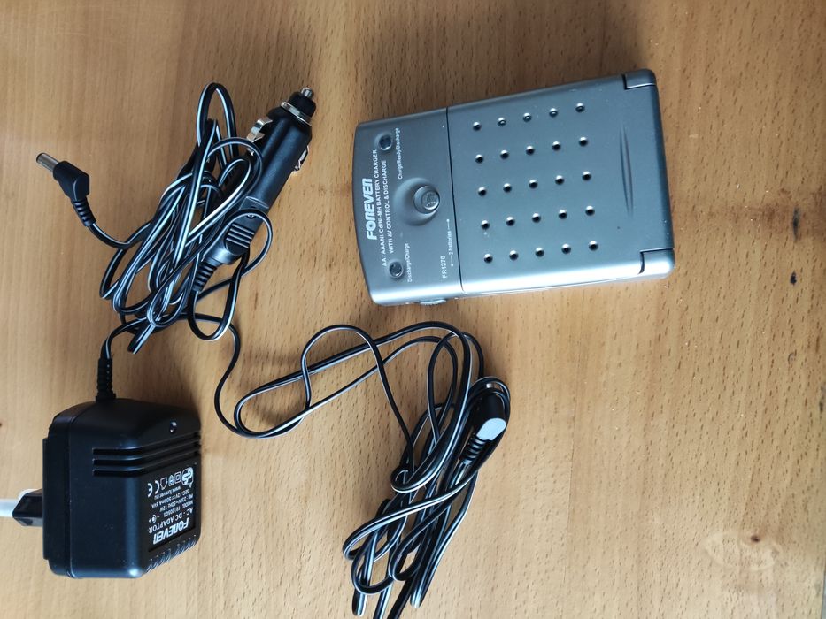 Ładowarka do akumulatorków Forever