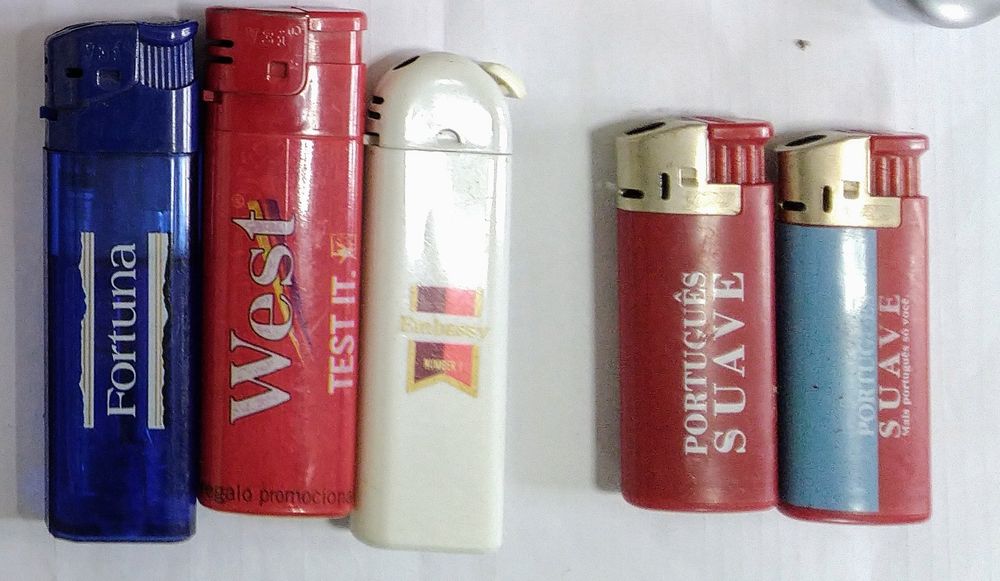 Isqueiros e capas SG, Português Suave, Malboro e outros