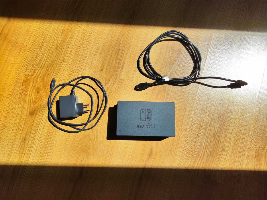 Nintendo Switch v1 + zestaw – bardzo dobry stan