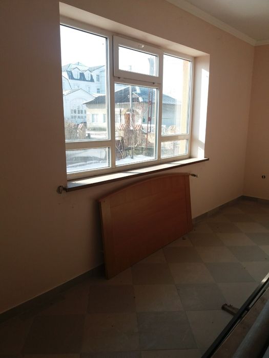 Продається двоповерховий житловий будинок