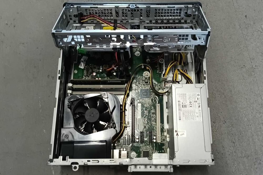 Komputer stacjonarny HP EliteDesk 800 G3 SFF, Core i5-6500 3,2Ghz, RAM 8GB, SSD 256GB Samsung, DVD, Win10 PRO