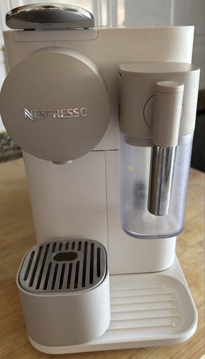 Máquina café Delonghi Nespresso Latissima One Evo