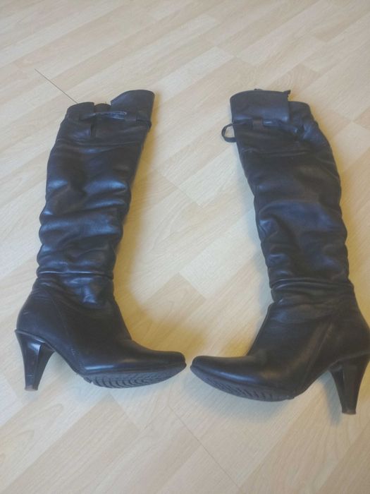 Продам женские зимние сапоги