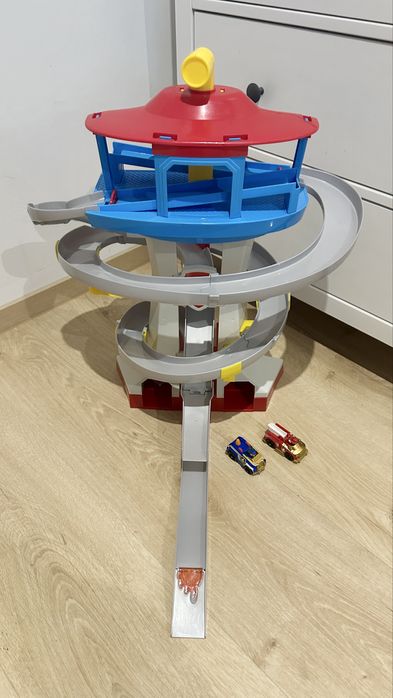 Duza wieza baza ze zjezdzalnia psi patrol adventure rescue way autka