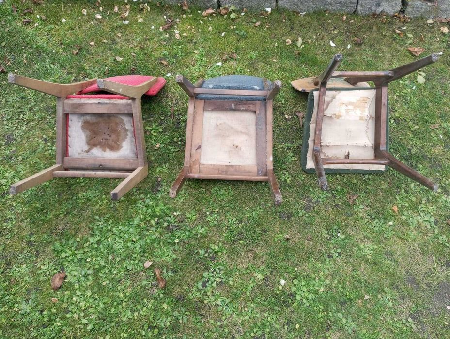 Krzesła PRL hałas motylek