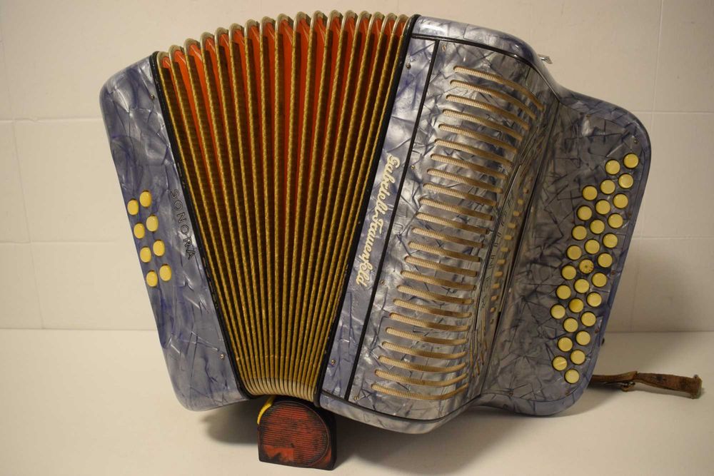 Concertina hohner club IIb Victoria 2 Voz Tonalidade. Do. N 70