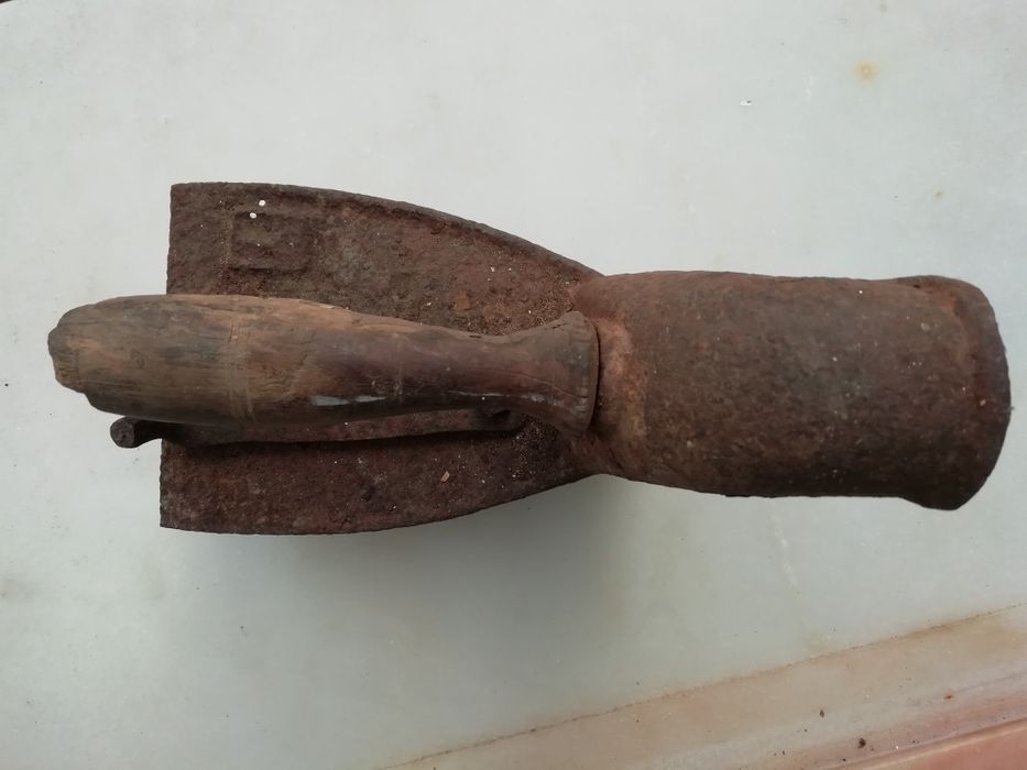 Ferro de engomar antigo424635359539374083