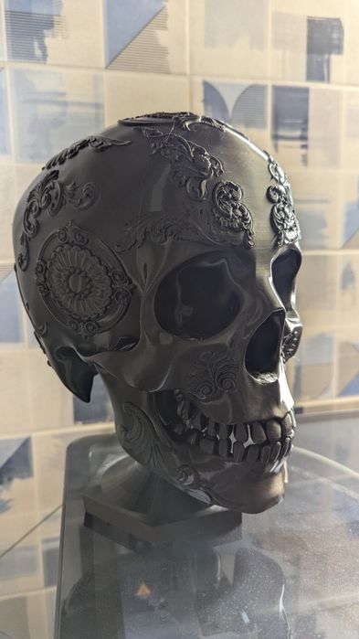 Череп-тримач / підставка для шолому та навушників. Є різні варіанти