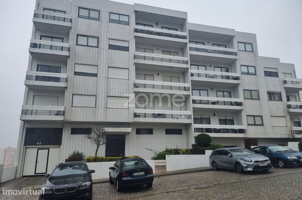 Garagem com area total de 280 m2 — Gondomar (São Cosme), Valbom E Jovim, Porto