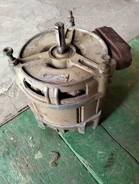 Электро моторы  фланцевые и лапковые