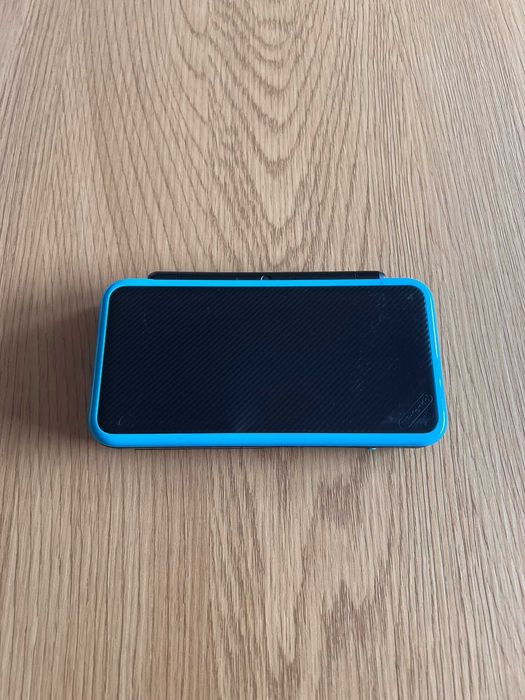 New Nintendo 2DS XL Preta/Azul com 100+ Jogos