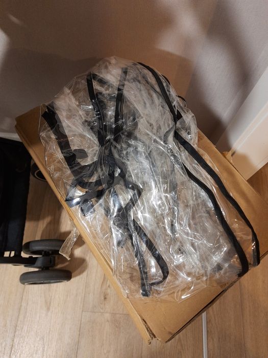 Коляска Qbit+. Отличное состояние. Матрасик, дождевик, сумка