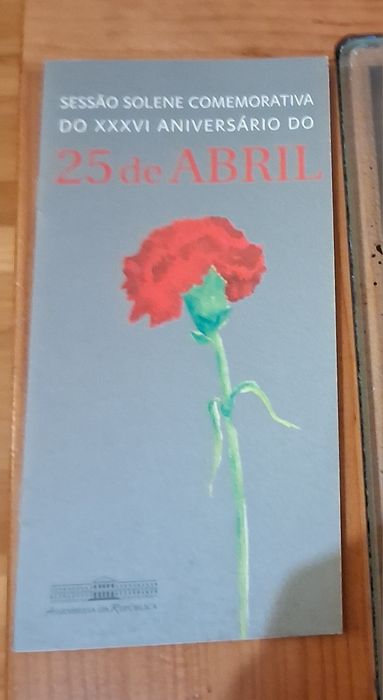 Porta chaves 25 de Abril e CD 25 de abril  canções