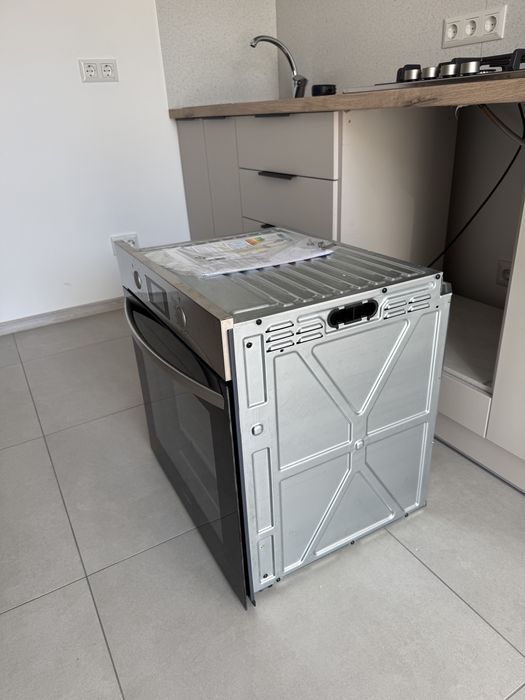 Духова шафа Indesit IO 255HU X нова!