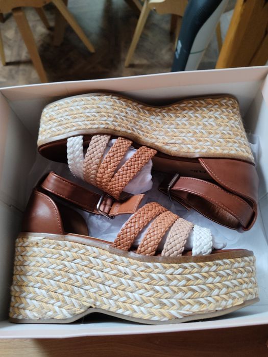 Buty letnie na koturnie