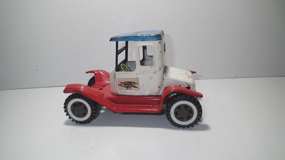 Carro miniatura em chapa Japonês