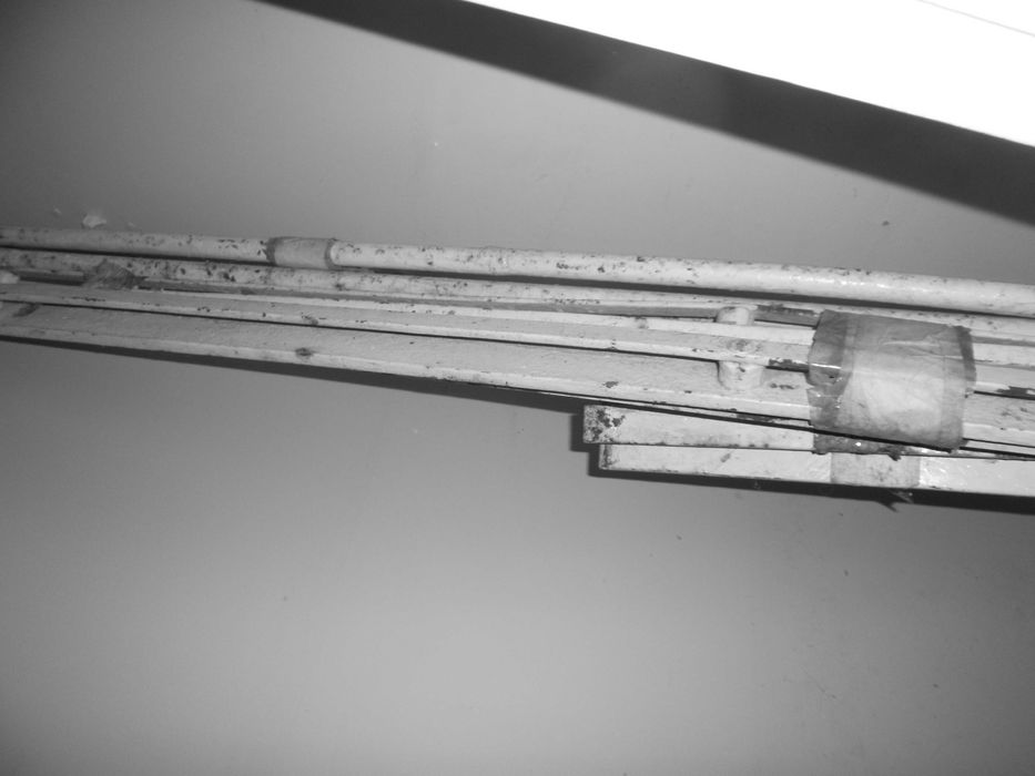 Cama de ferro antiga--perfeita para executar dois bancos