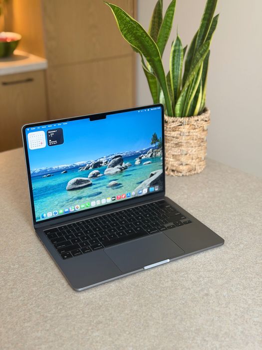 MacBook Air 13” M3 16GB RAM, 256 GB SSD - Gwiezdna Szarość