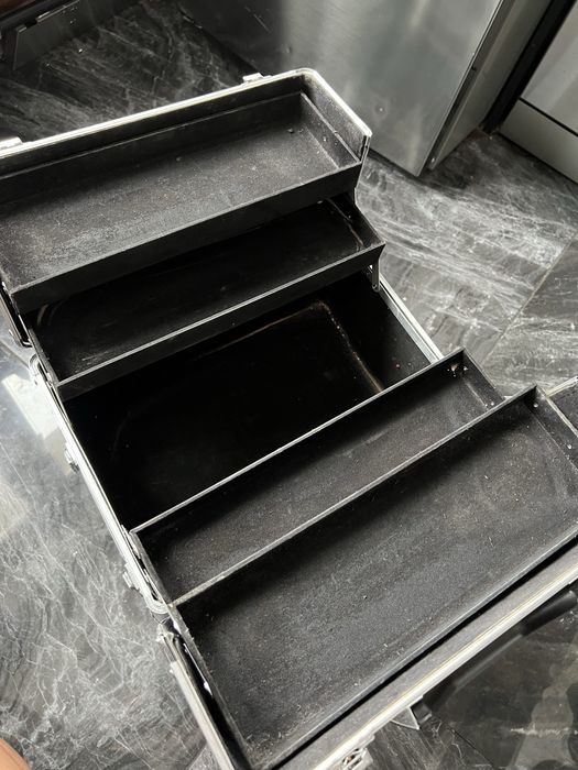 Kuferek / kufer na kosmetyki srebrny duzy