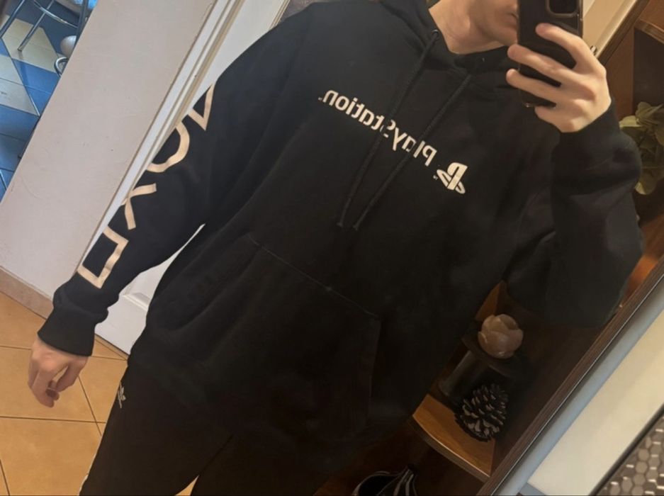 Czarna bluza z kapturem