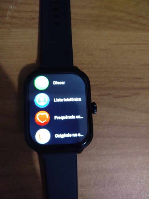 Smartwatch novo faz e recebe chamadas