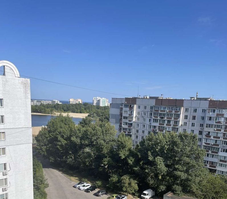 Продаж великої, дворівневої квартири на Митниці.