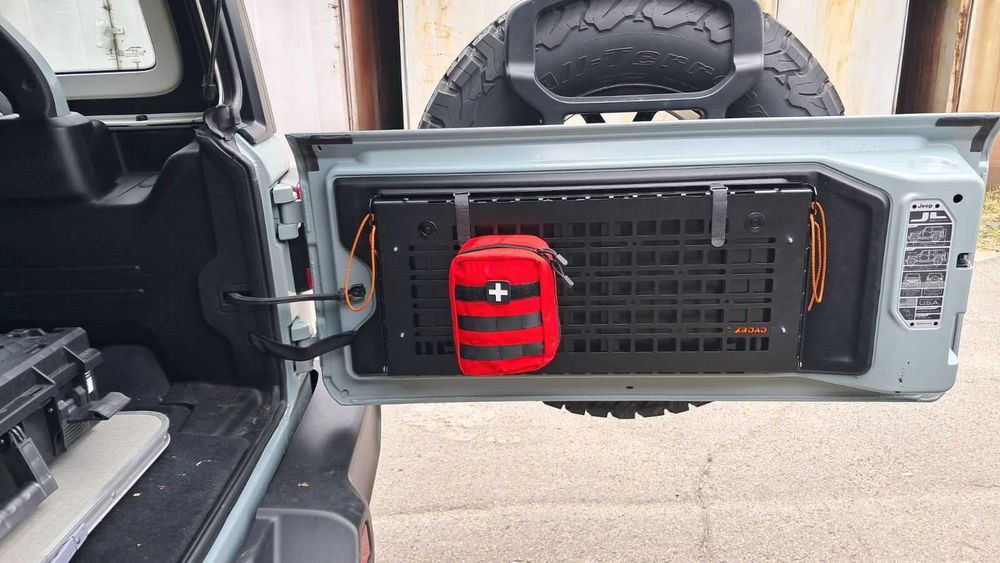 Відкидний стіл на двері багажника Jeep Wrangler JL / JK / TJ Molle XRoad