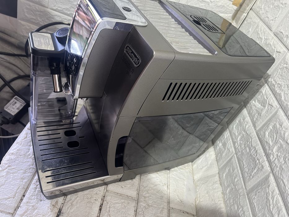 Кавомашина Delonghi dinamica plus